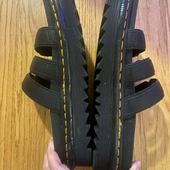 Women’s size 8 US dr martens sandals - Picture 4 of 4